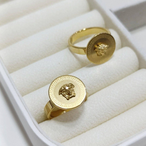 Minimal Versace Ring