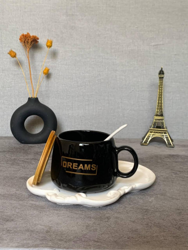Black mug with wooden lid and spoon